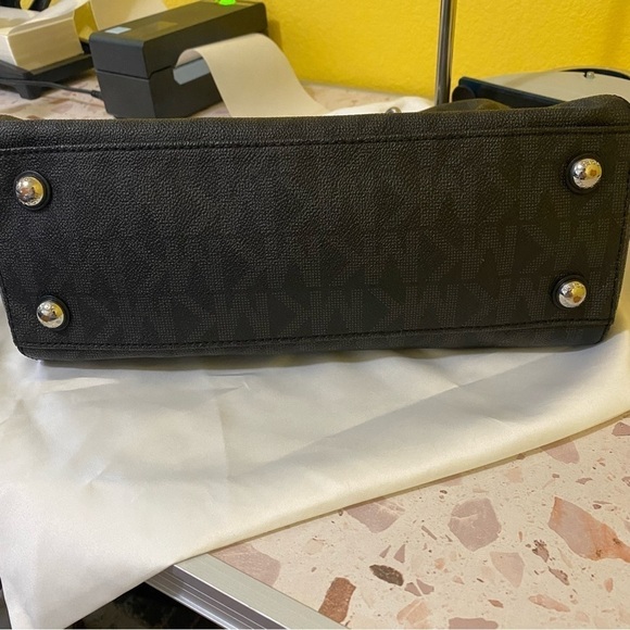 Michael Kors Cynthia Logo Black Leather Medium Sachel Bag Silver Black Hardware‎ - Picture 13 of 15